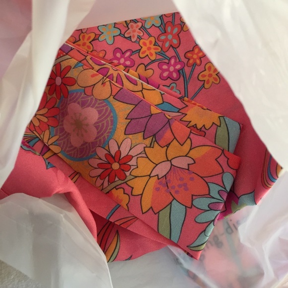 Leo Short Robe - Picture 9 of 9